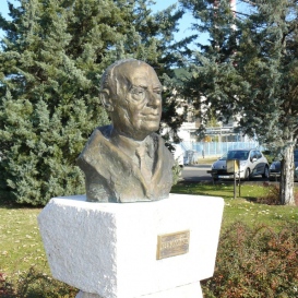 Neumann János szobor, Paks Látogatóközpont