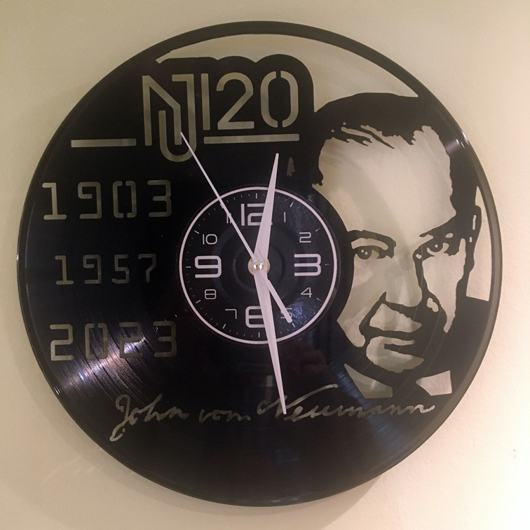 Neumann János jubileumi N120 falióra vinyl lemezből